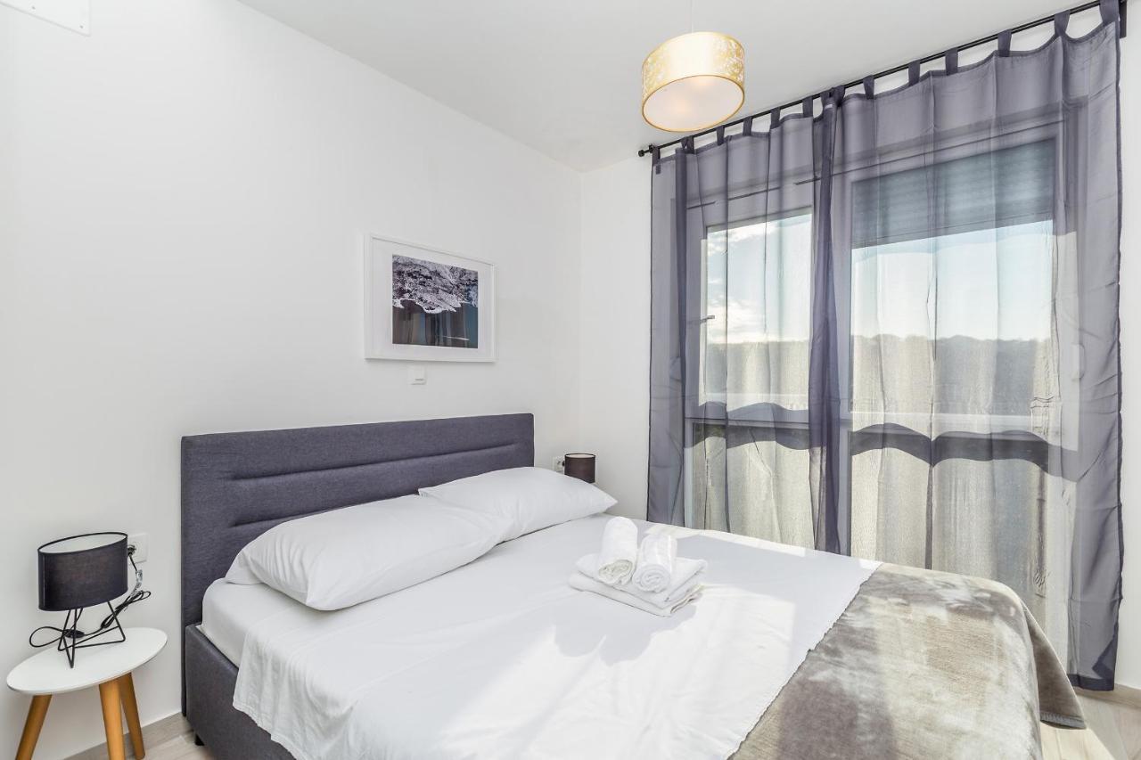 Apartments Solis Lacus Penthouse Njivice Buitenkant foto