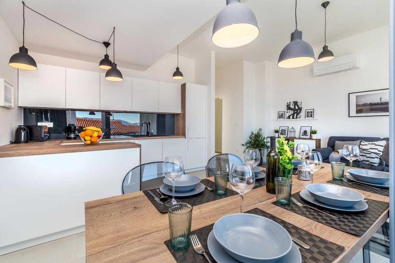 Apartments Solis Lacus Penthouse Njivice Buitenkant foto