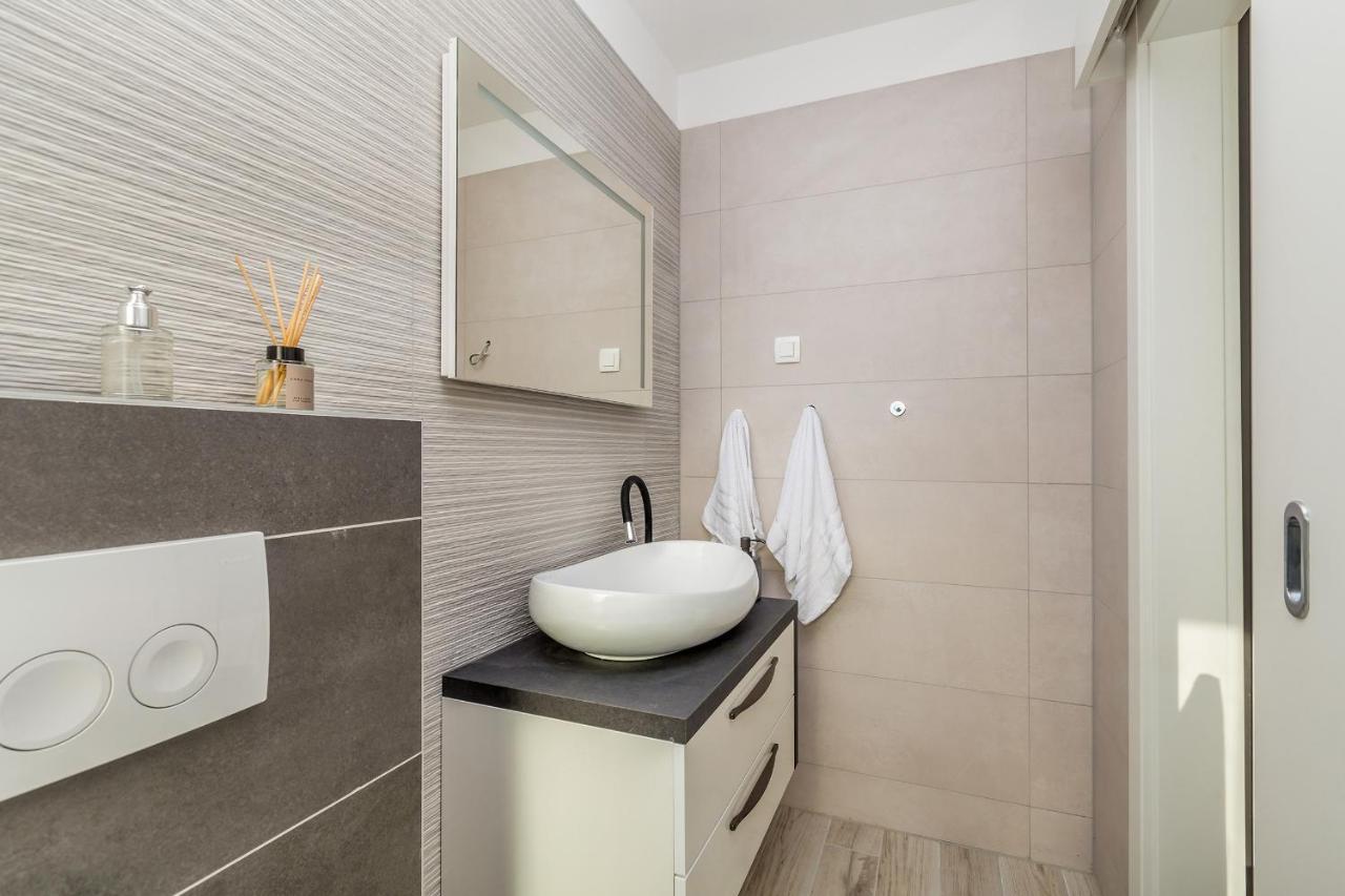 Apartments Solis Lacus Penthouse Njivice Buitenkant foto