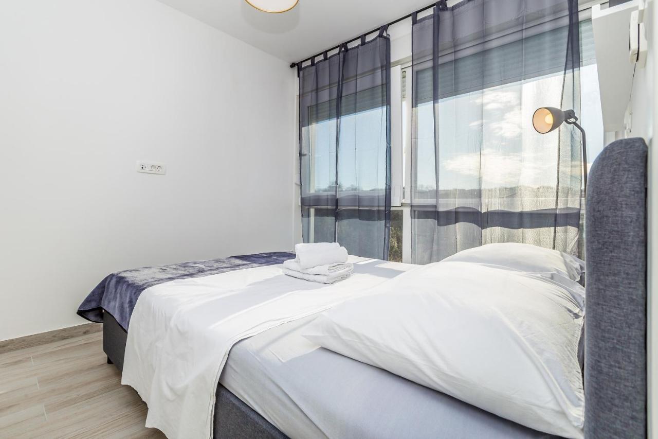 Apartments Solis Lacus Penthouse Njivice Buitenkant foto