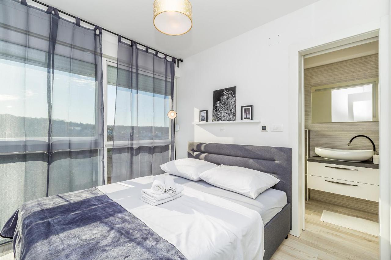 Apartments Solis Lacus Penthouse Njivice Buitenkant foto