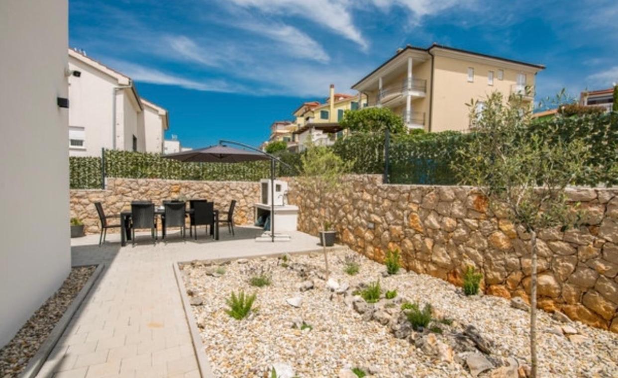 Apartments Solis Lacus Penthouse Njivice Buitenkant foto